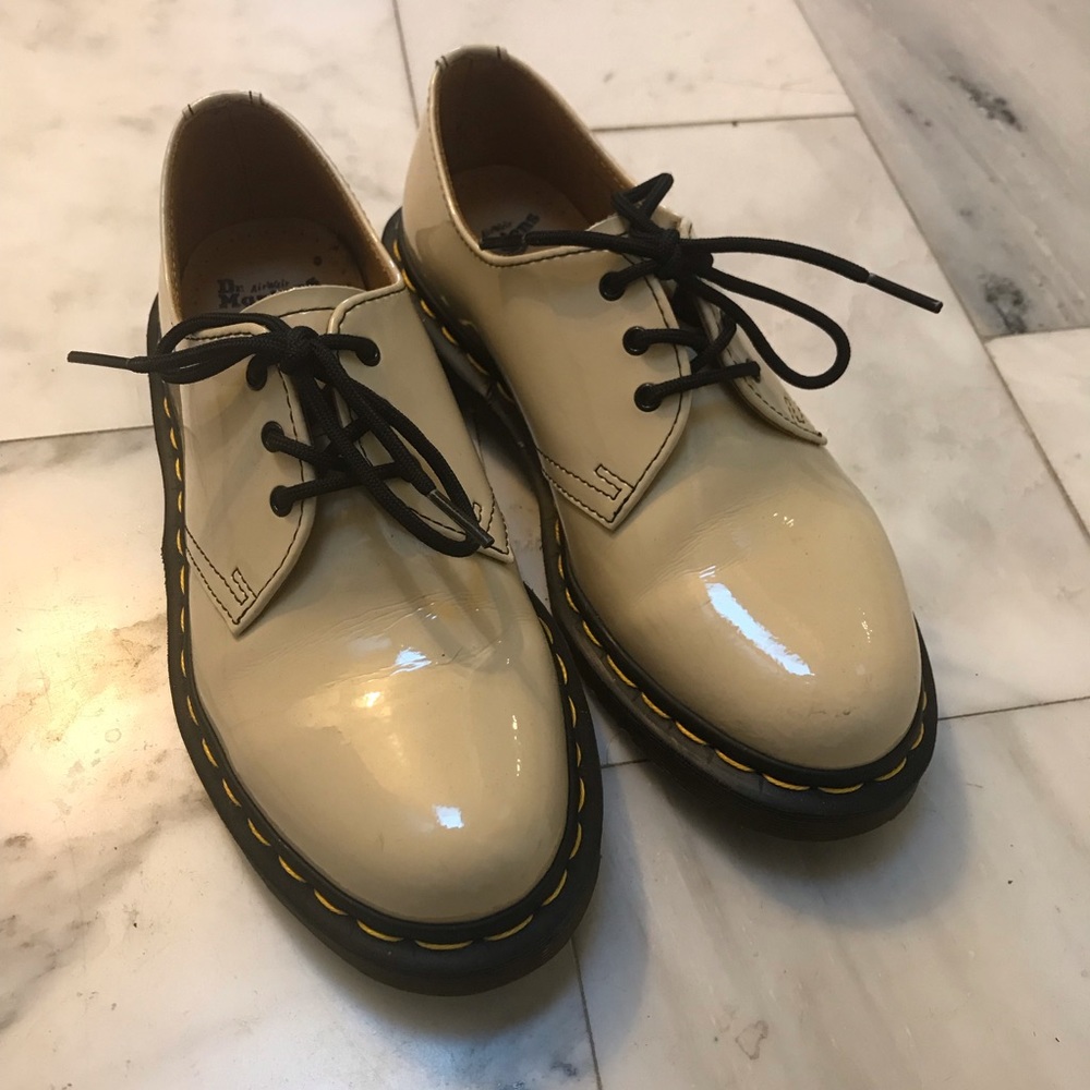 Rare dr. Martens 1461 patent cream oxford.